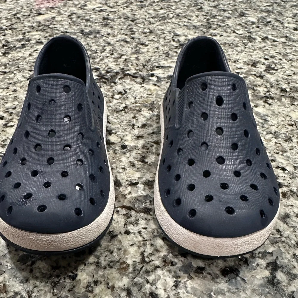 Cat & Jack Navy Blue Rubber Slip On Water Shoes Size 5